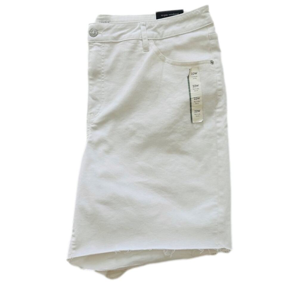 AVA & VIV Shorts White High Rise No Gap Waist Bermuda Denim Jean Plus 22W NEW - Picture 11 of 12